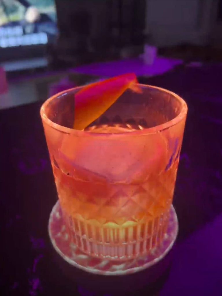 图片[3]-房山氛围酒吧🍷Dreamy Mirage·梦Club，在微醺夜色里邂逅一场极致浪漫的北京聚会派对-甜蜜私享时光|专属养生按摩|个人SPA体验 - SugarLuna都市体验网
